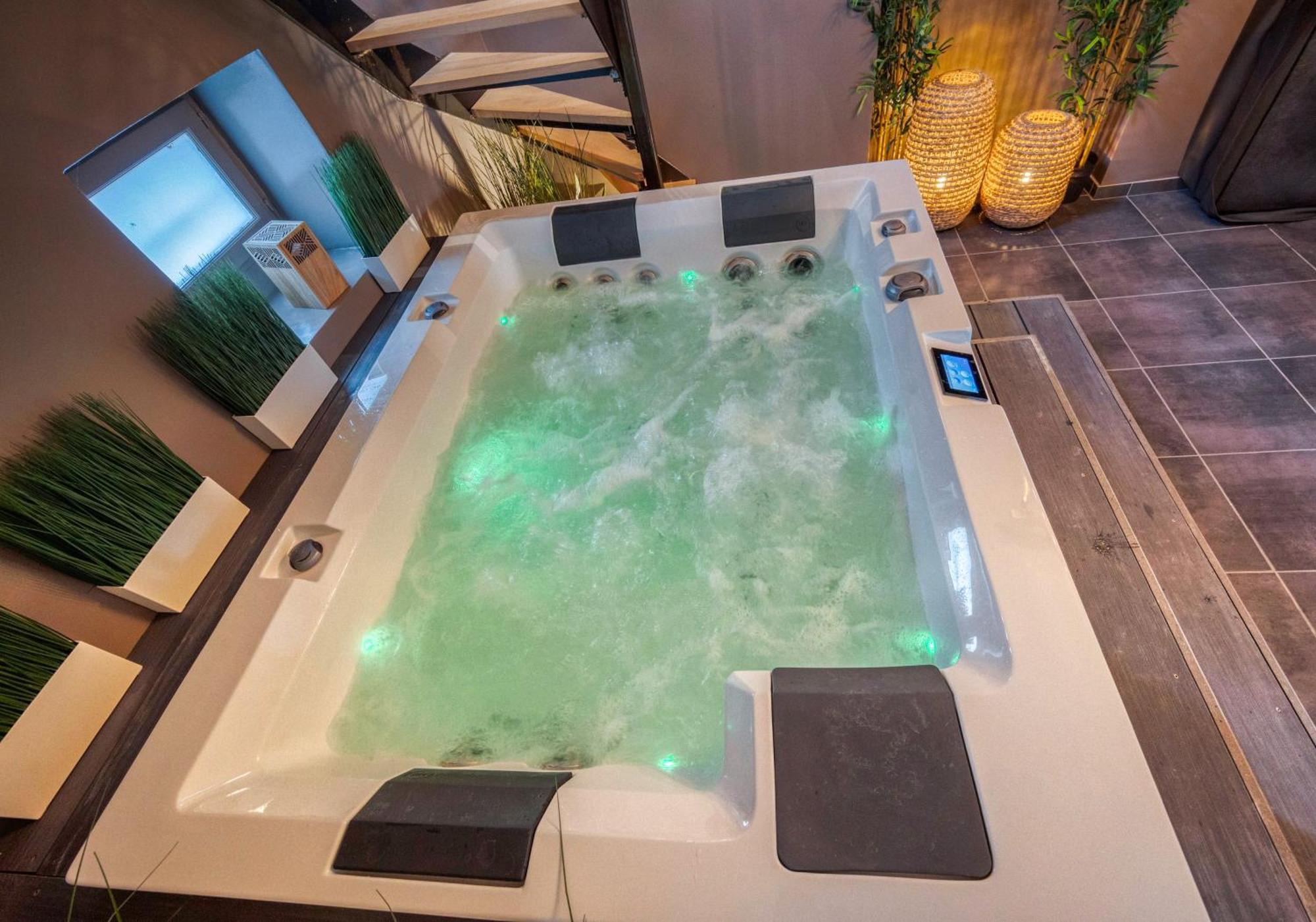 50 Nuances D'Amour - Jacuzzi / Massage / Cinema Moirans Exterior photo